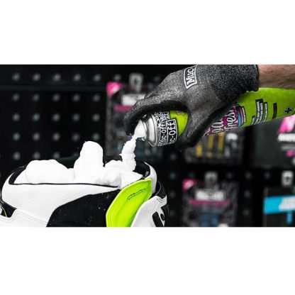 Espuma para Limpiar Casco guantes calzados FOAM FRESH MUC OFF - Imagen 2
