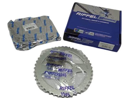 Kit de transmisión Suzuki Gixxer 150 Piñón 15 Catalina 45 riffel titanium